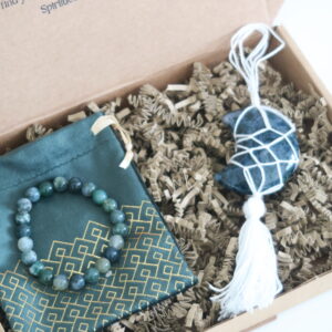 Handgemaakte mosagaat armband en maanvormige mosagaat hanger, stijlvolle giftset voor balans en rust.