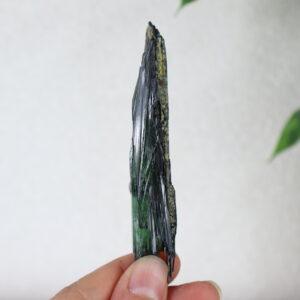 Vivianiet stukje “Quiet Reflection” langwerpig blauwgroen mineraal