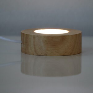 LED-lampje met houten voet en USB-aansluiting