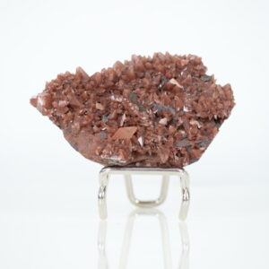 Chocolade Dogtooth Calciet cluster van 80 gram uit de Leiping Mijn in China, met kleine bruine kristalpunten.