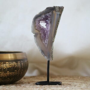 Agaat Amethist mini portaal op standaard van A-kwaliteit met open kristalhart en zachte paarse Amethist, 13,5 x 5 cm