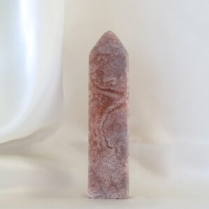 Roze chalcedoon toren met zachte poederroze tinten