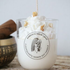 Whipped soja kaars Embrace Your Light met bergkristal en jasmijnbloemetjes in transparant glas