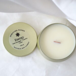 Energy sojawas kaars met houten lont en frisse citrus geurblend.