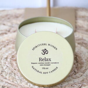 Spiritueel Wonen Relax aromatherapie kaars met etherische oliën.