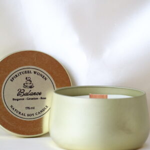 Sojawas kaars Balance 175 ml met houten lont en deksel, gemaakt met etherische oliën van bergamot, geranium en roos.