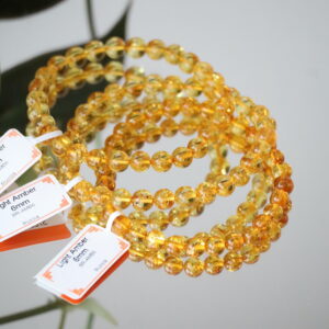 Warm honingkleurige barnsteen armband 6 mm uit Rusland.