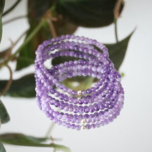 Chevron Amethist armband 4 mm met paarse en witte natuurlijke tekening.