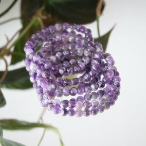 Chevron Amethist armband 6 mm met paarse en witte natuurlijke banden.