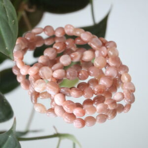 Maansteen met Zonnesteen trommelsteen armband 6–8 mm in zachte perzik tinten.