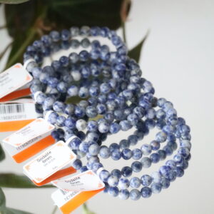 Sodaliet armband 6 mm met diepe blauwe kleur en witte aders.