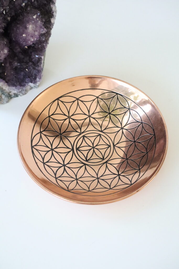 Koperen Flower of Life schaaltje van massief koper met handgegraveerde Levensbloem.