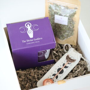 Bovenaanzicht van de Divine Goddess geschenkset in luxe geschenkdoos.