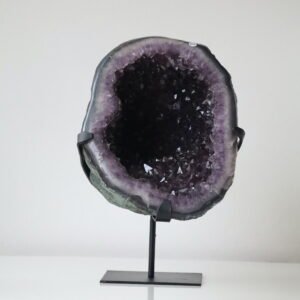 AAA Amethist Geode op standaard uit Brazilië