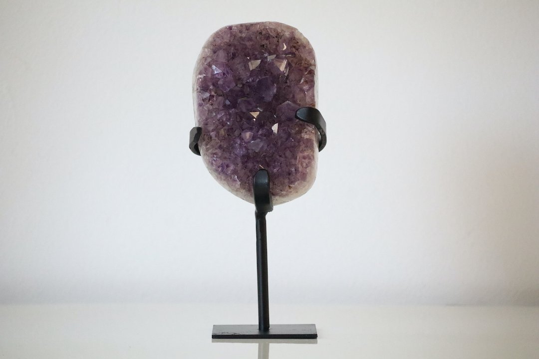 Braziliaanse Amethist Cluster op Standaard 720 gram
