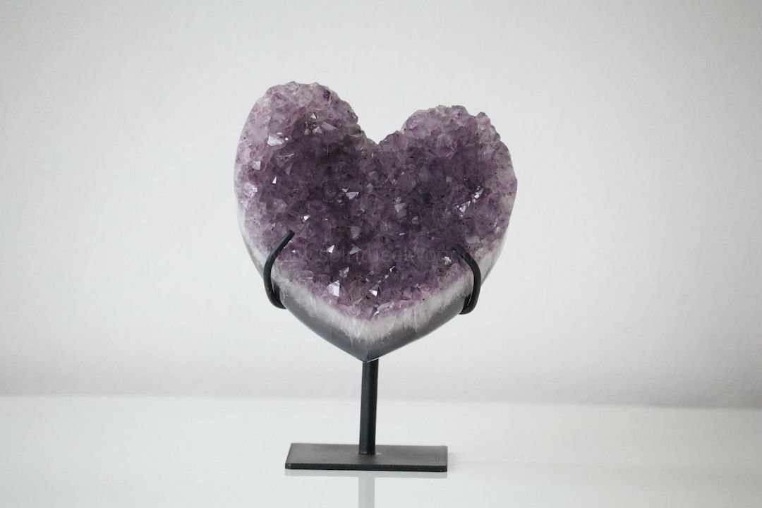 Amethist met Agaat Hart op standaard 15 x 11 cm