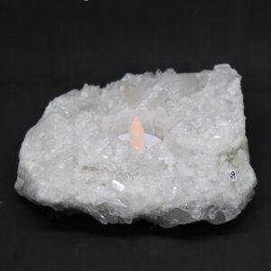 Bergkristal cluster waxinehouder nr. 698 uit Brazilië met talloze heldere kristalpunten en LED-licht.