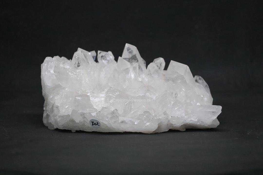 Bergkristal cluster Brazilië met grote en kleine kristalpunten