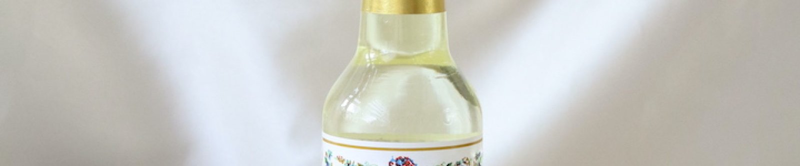 Florida Water Peru van Murray & Lanman (270 ml) in glazen fles met goudkleurige dop, geplaatst naast een klankschaal op een lichte, zachte achtergrond.